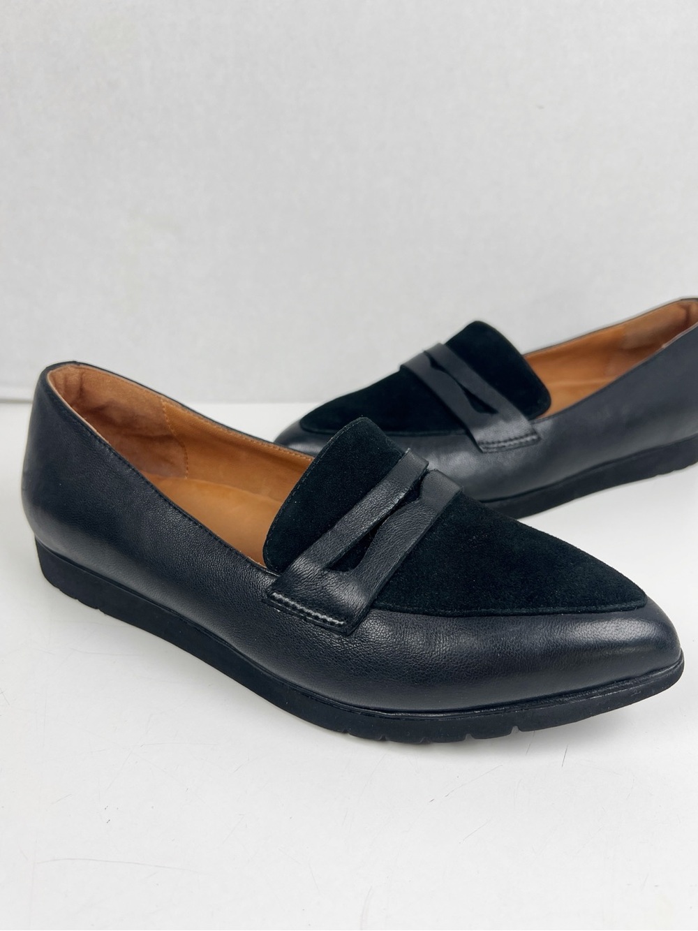 L’AMOUR DES PIEDS WomenSize 6.5M Black Leather Suede Pointed Toe Miamore Loafers